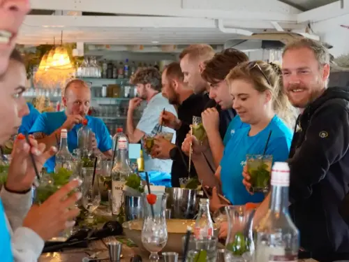 Cocktailworkshop als onderdeel van een bedrijfsuitje